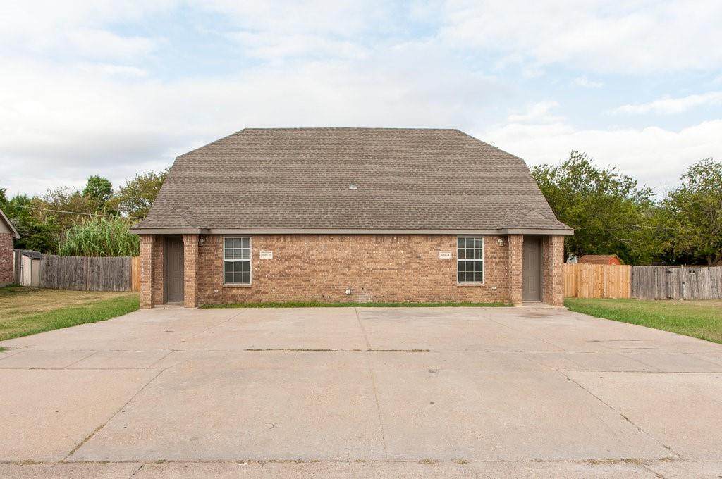 312 Queens Court - Photo 1