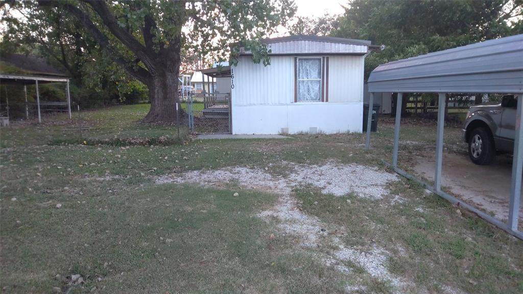 1610 Baker Street - Photo 1