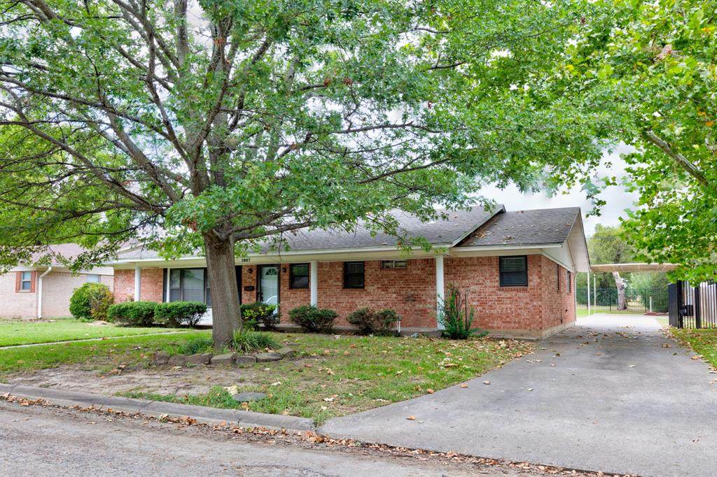 1907 Bridle Lane - Photo 1