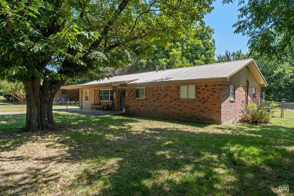 312 Woodlawn - Photo 1