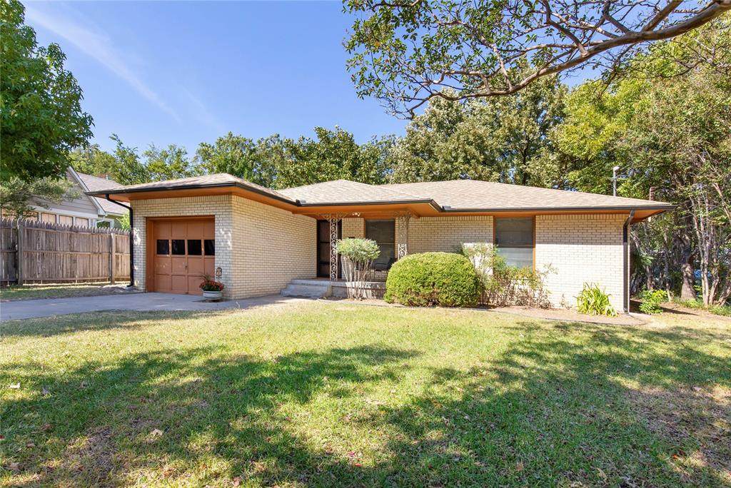 607 Brockett Street - Photo 1