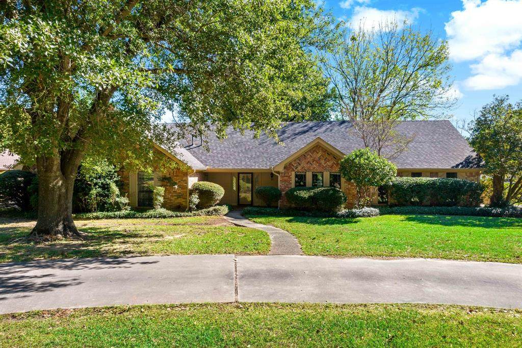 835 36th Street - Photo 1