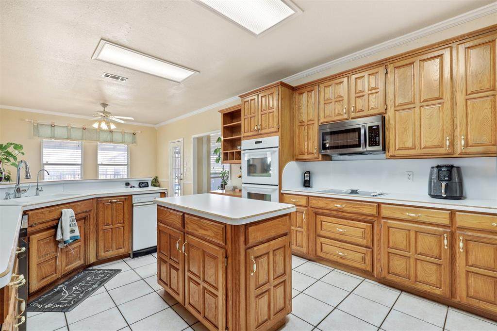 1085 Cleburne Road - Photo 1
