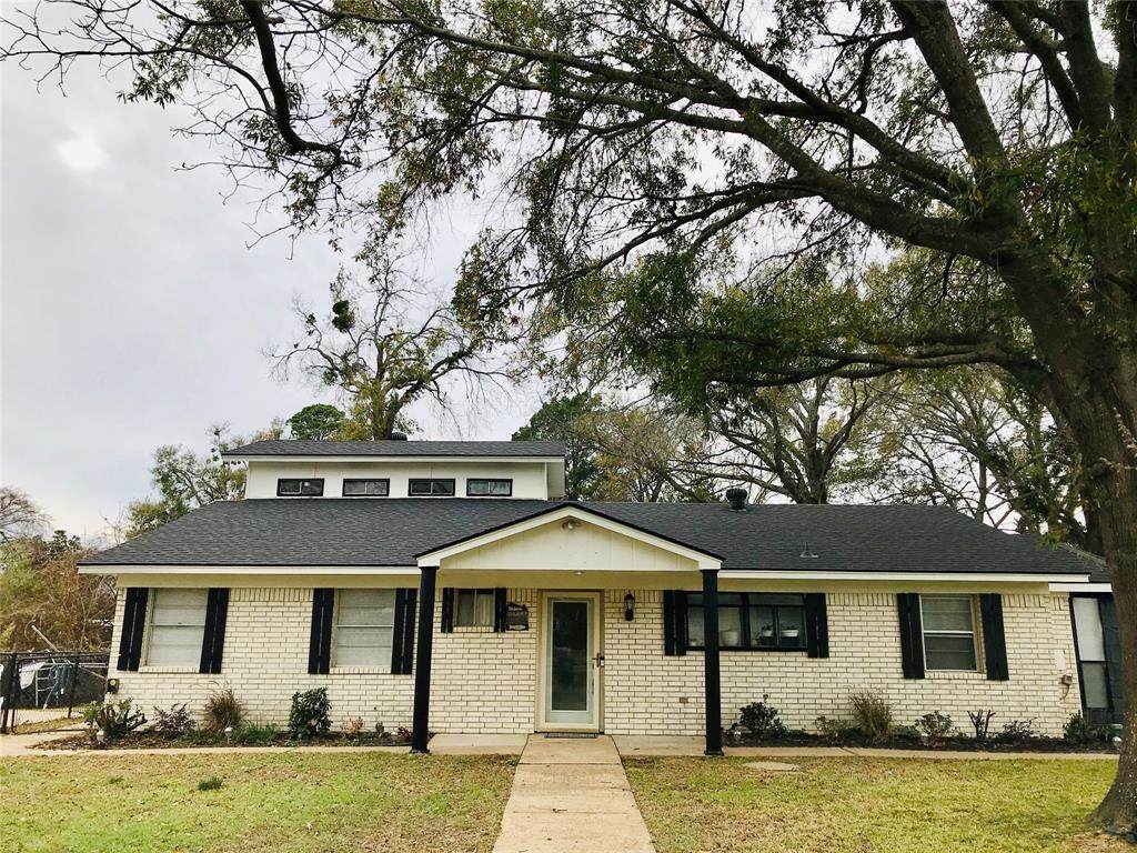 128 Cedar Bend Drive - Photo 1