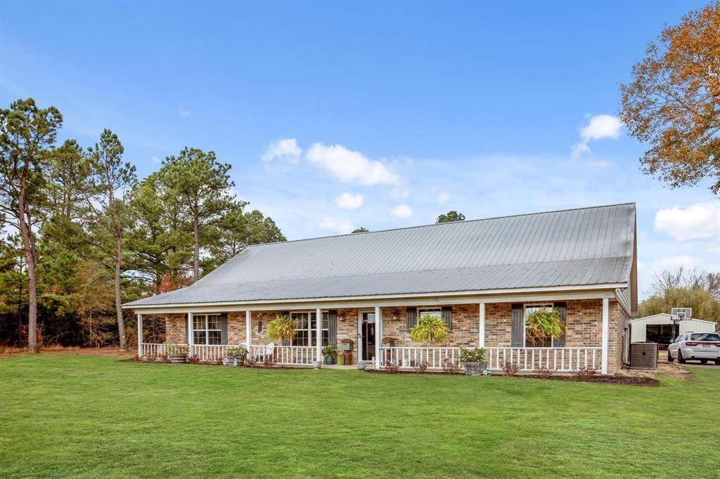 648 Farm Road 1510 - Photo 1