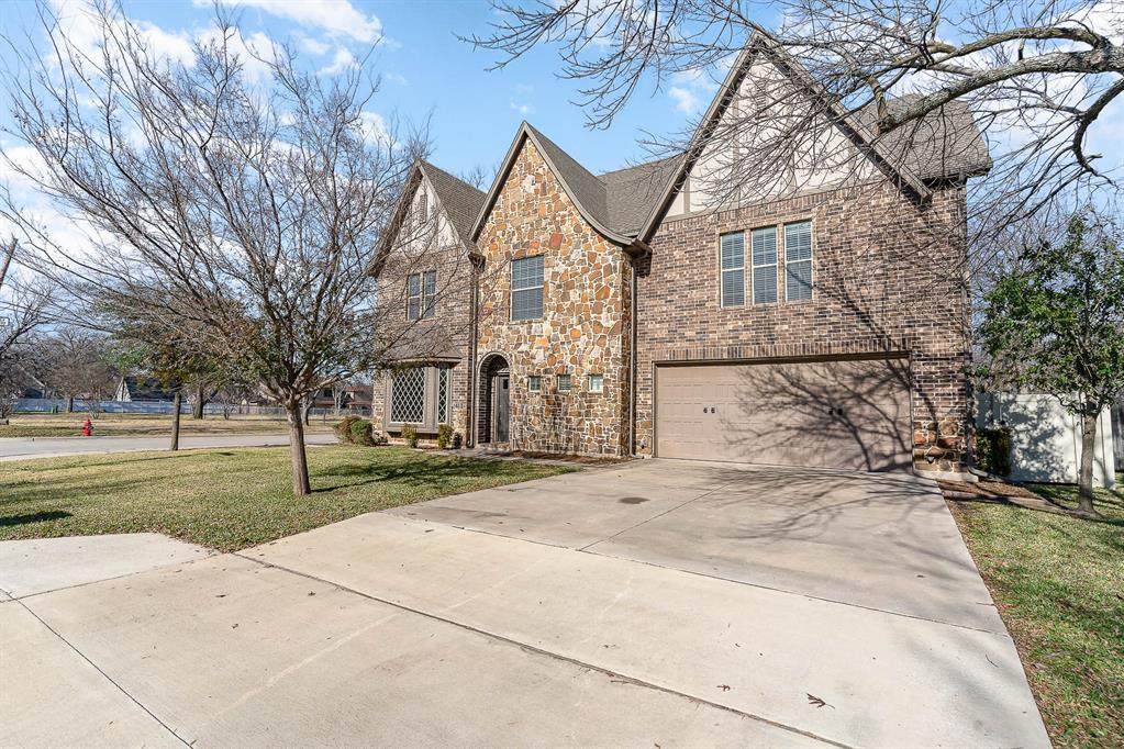 413 Travis Street - Photo 1
