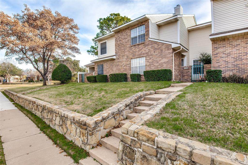 819 Creekside Drive - Photo 1