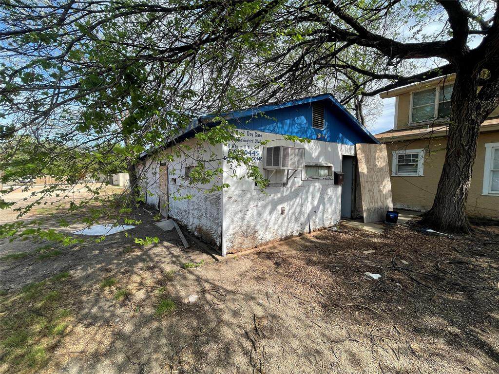 201 Mockingbird Lane - Photo 1