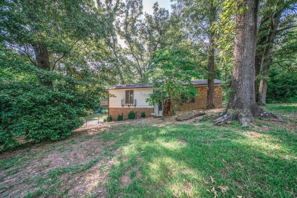 613 Daingerfield Street - Photo 1