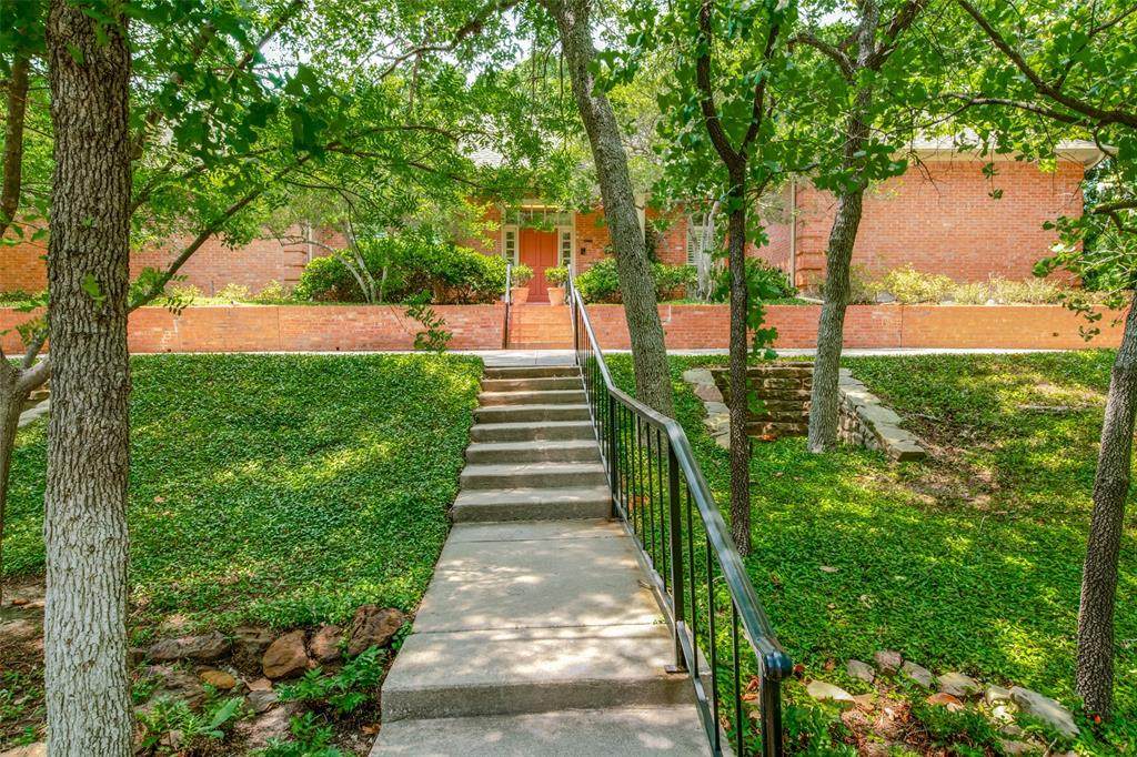 2900 Santa Monica Drive - Photo 1