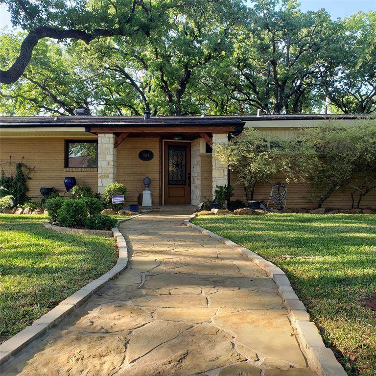 904 10th Street - Photo 1