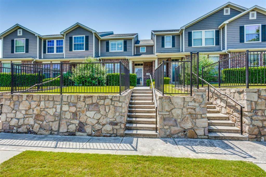 2328 Stoneleigh Place - Photo 1