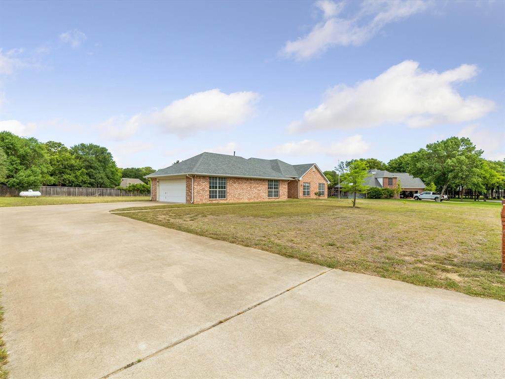 225 Lakeside Oaks Circle - Photo 1
