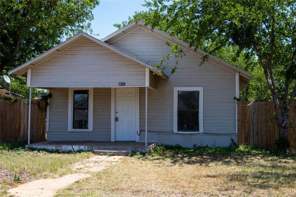 1301 Cypress St - Photo 1