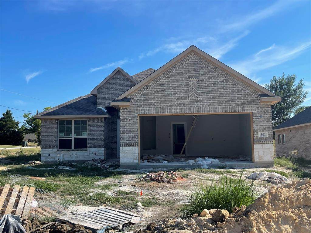 301 Osage Court - Photo 1