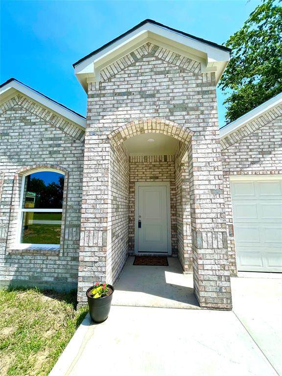 131 Towering Oaks Drive - Photo 1