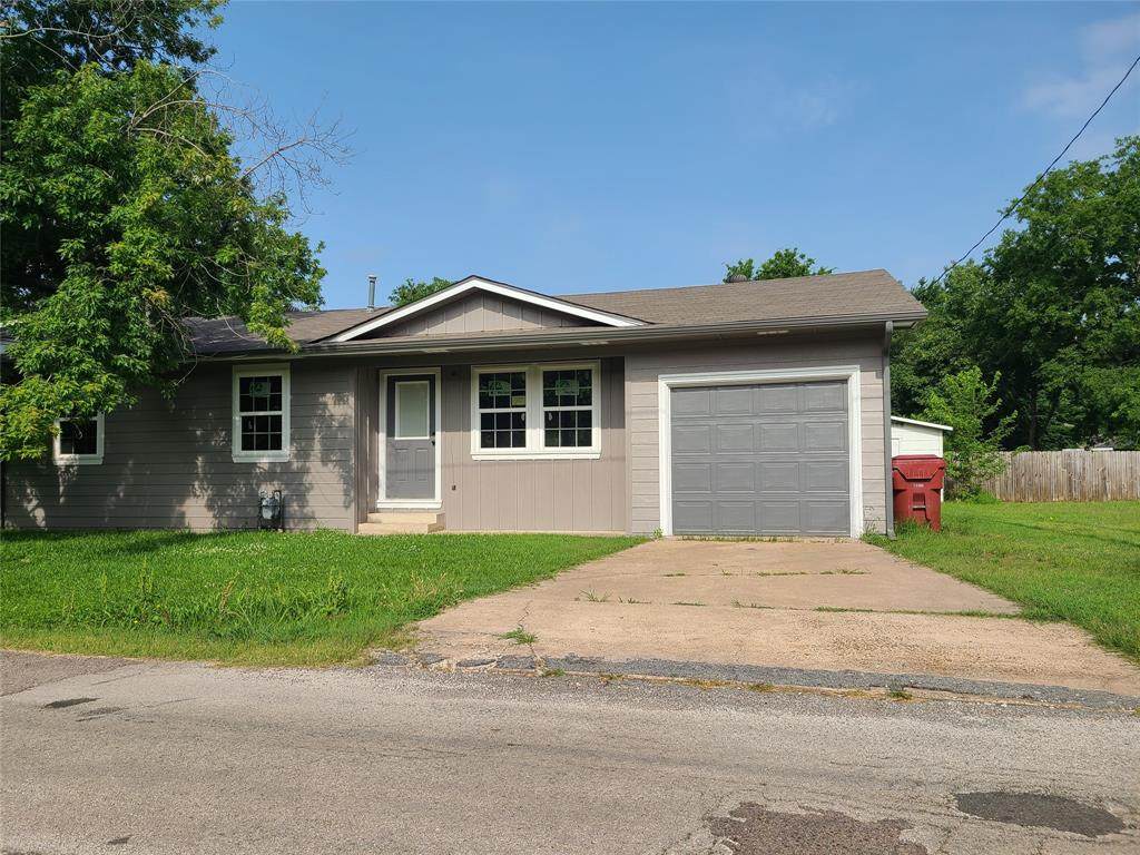 1003 Pecan Street - Photo 1