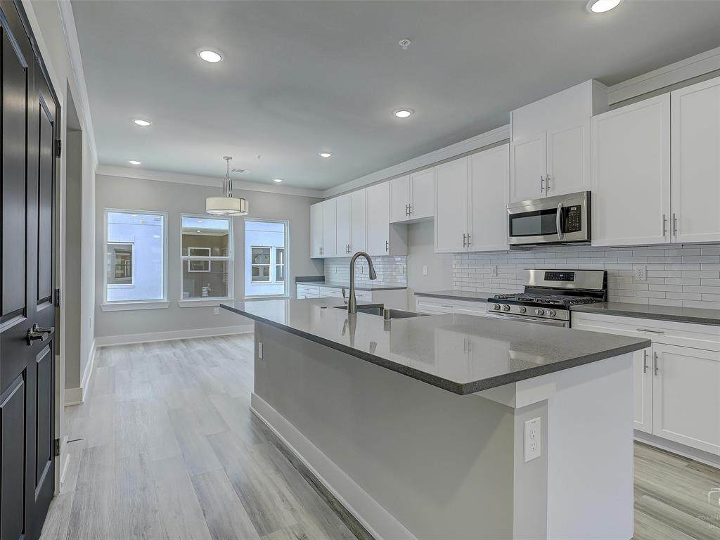3304 Santee - Photo 1