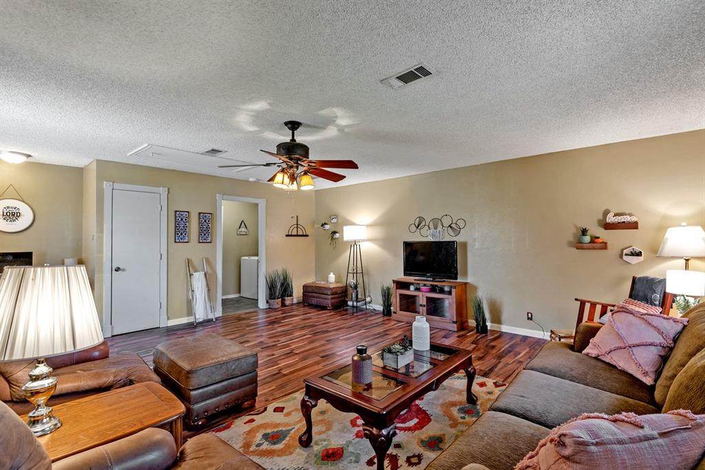 152 Meadowbrook Drive - Photo 1