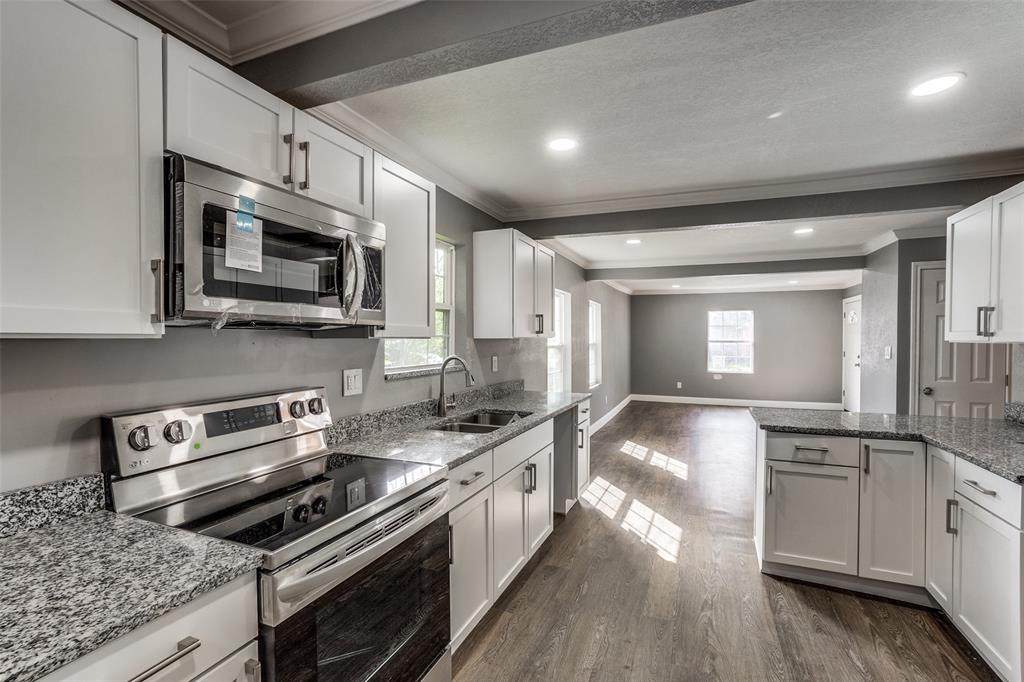 3026 Pine Street - Photo 1