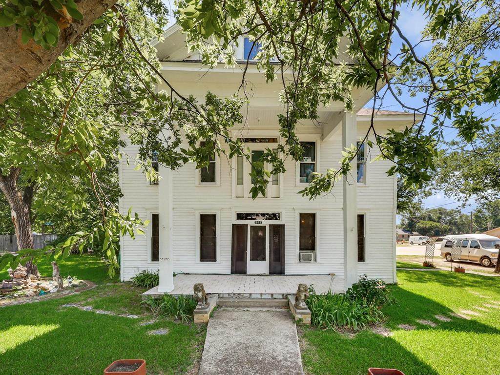 602 5th Street - Photo 1