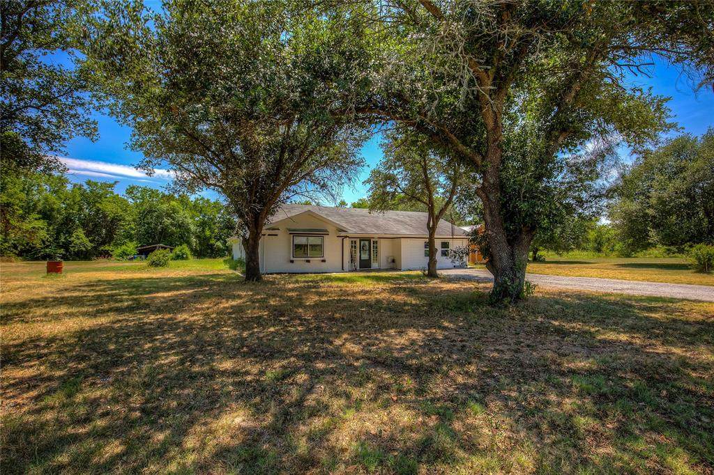 313 County Road 3324 - Photo 1