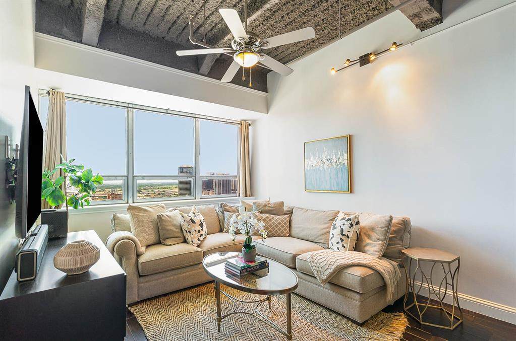 511 Akard Street - Photo 1