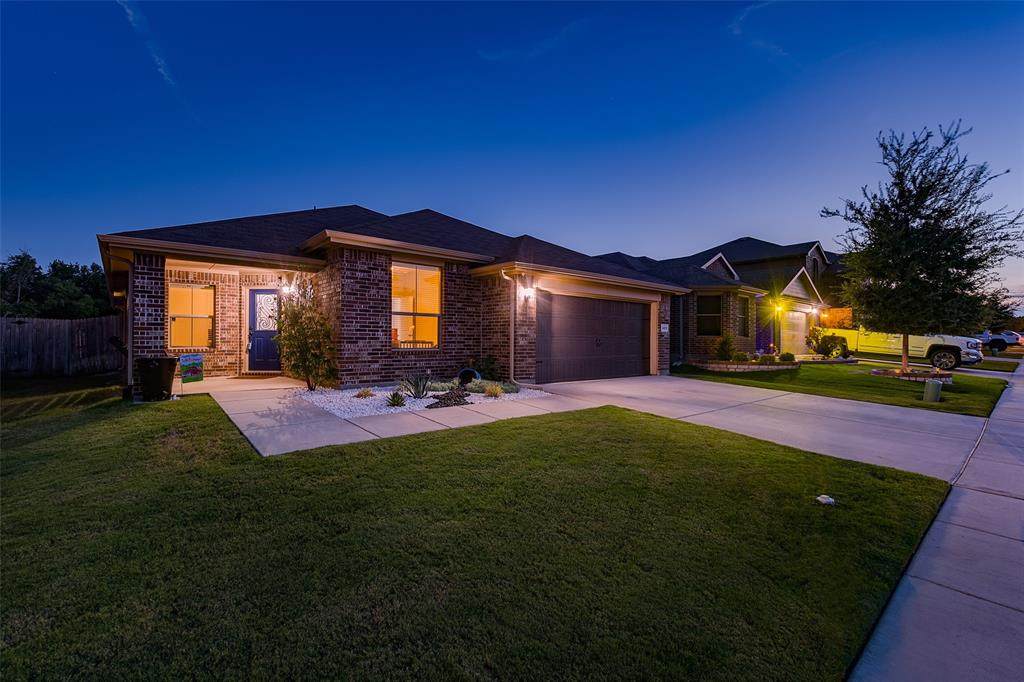 621 Creekview Drive - Photo 1