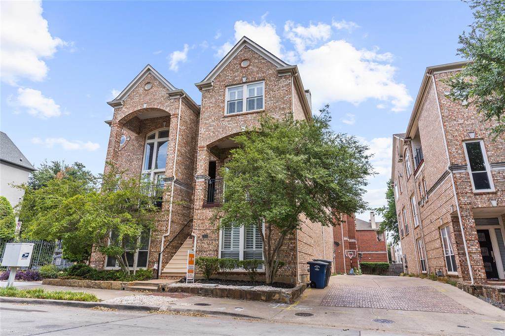 2916 Thomas Avenue - Photo 1
