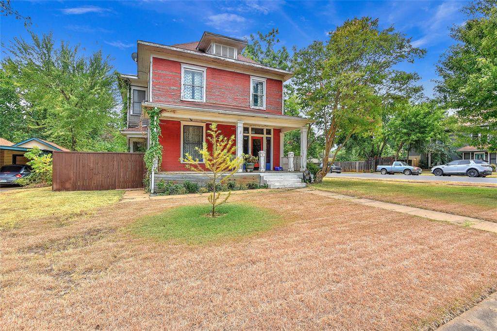 1130 Walker Street - Photo 1