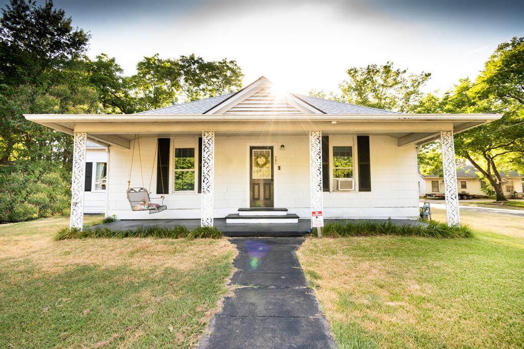 721 Poplar Street - Photo 1