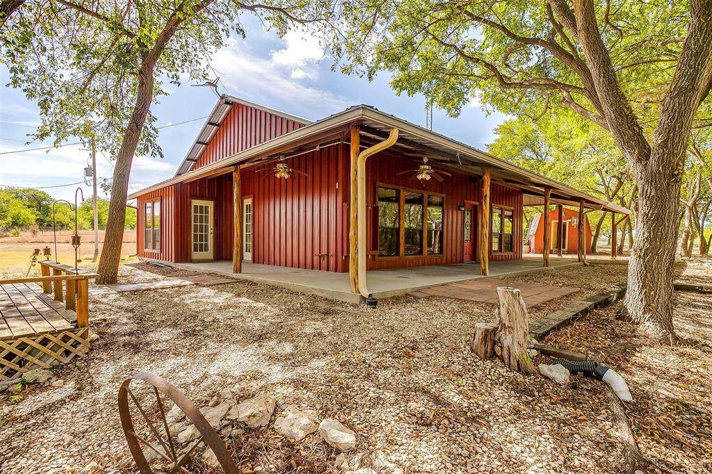 301 Creekwood Drive - Photo 1