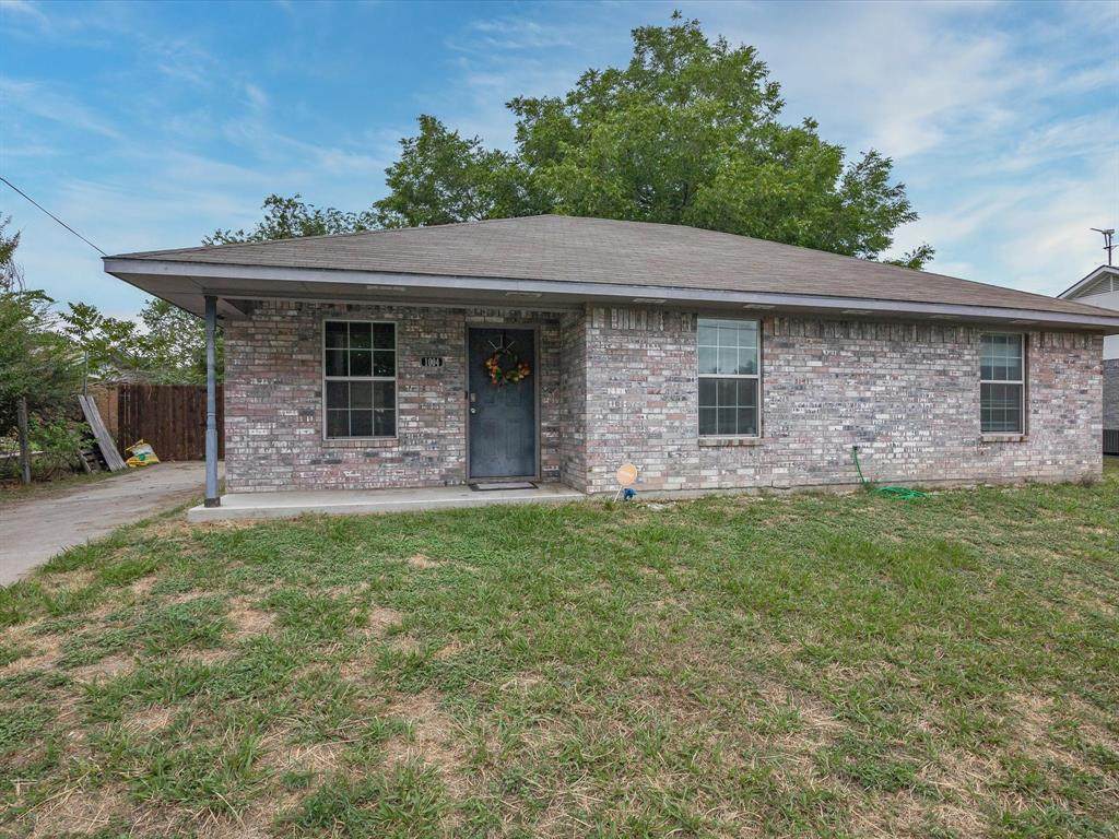 1004 Hulme Street - Photo 1