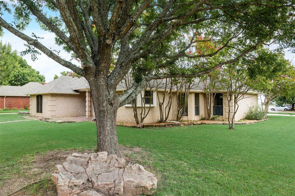 1648 Pleasant Drive - Photo 1