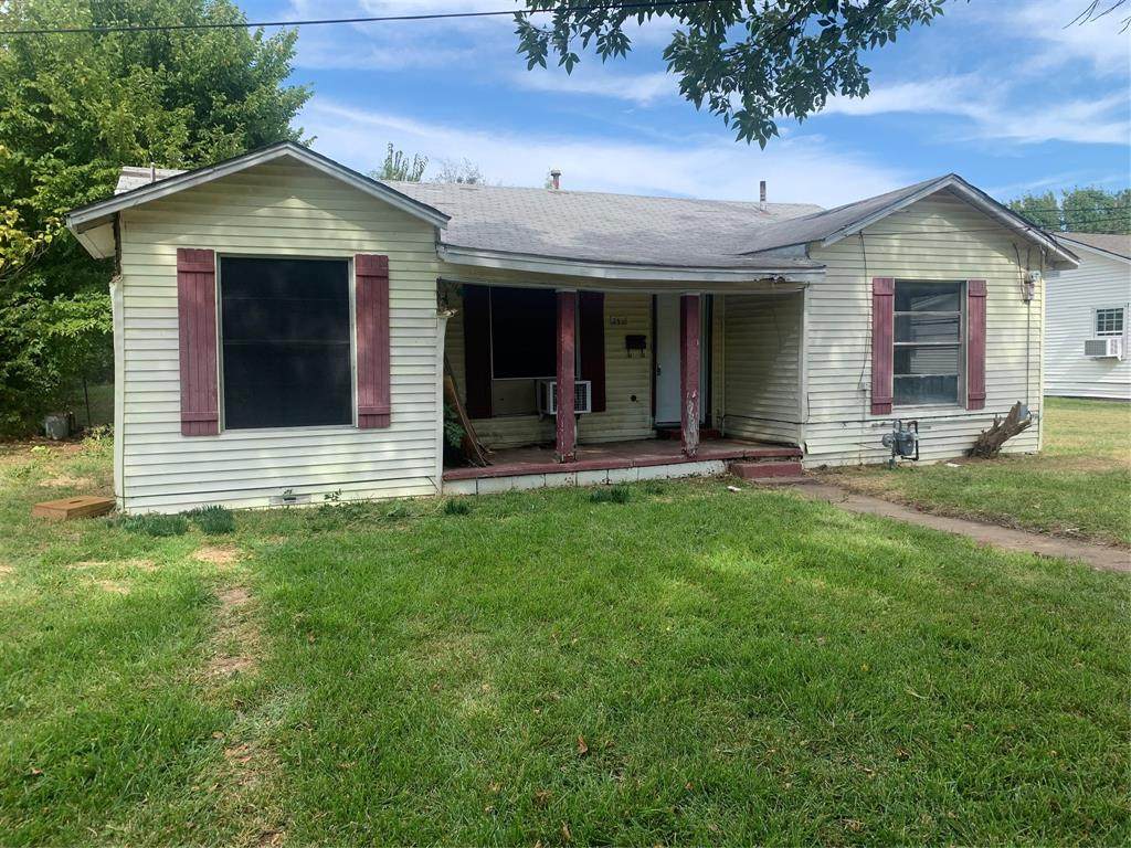 211 Glover Street - Photo 1