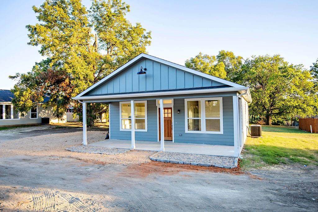 704 Walnut Street - Photo 1