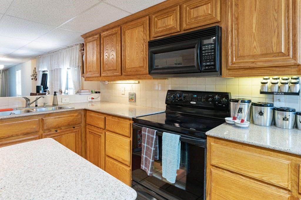 718 Suncrest Drive - Photo 1