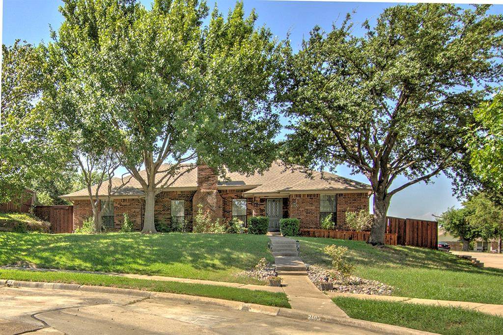 2100 Carmel Place - Photo 1