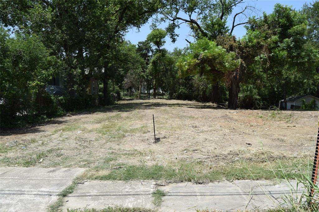 923 Harlandale Avenue - Photo 1