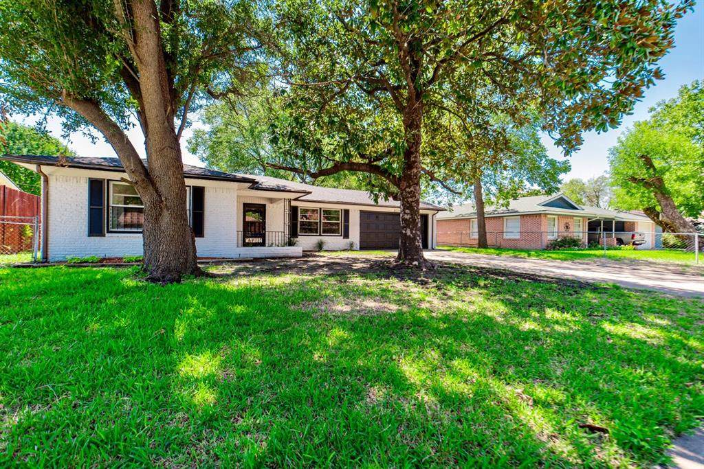 2536 Hillsboro Avenue - Photo 1