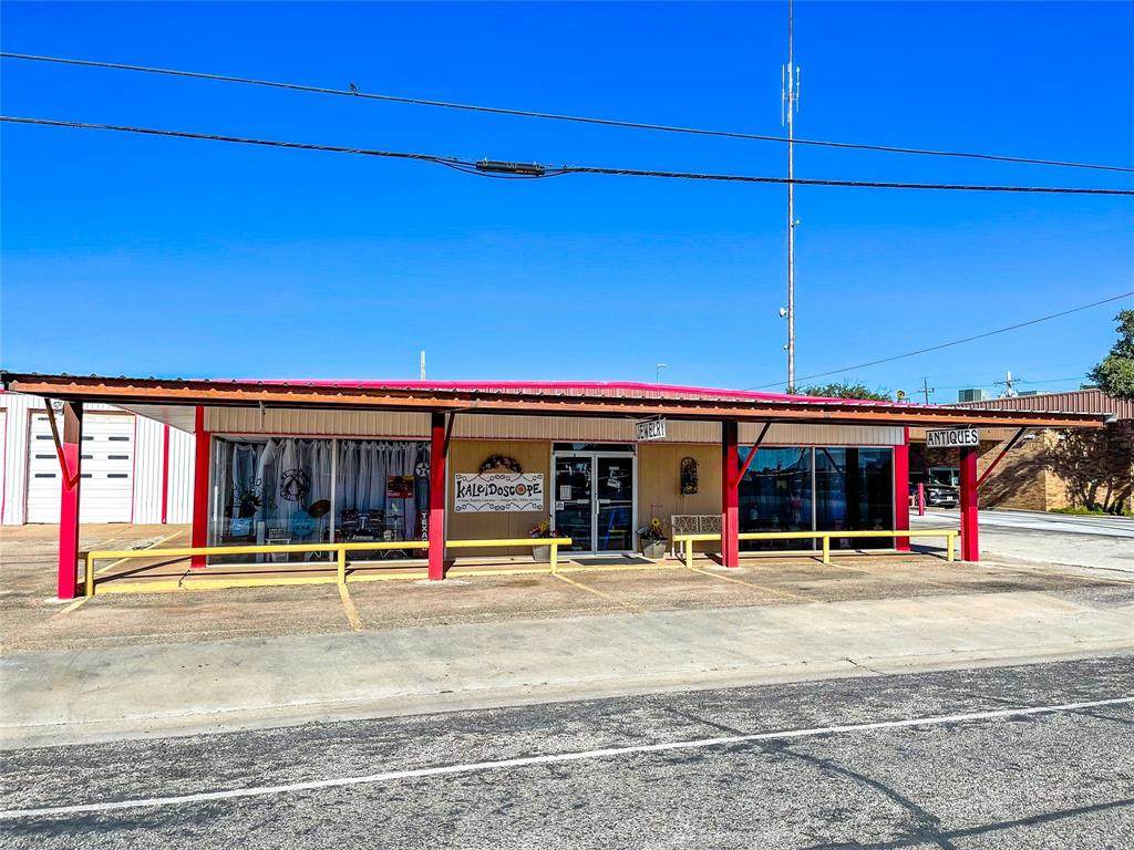 206 Avenue E - Photo 1