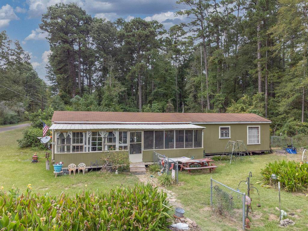 920 Lakeside Dr - Photo 1