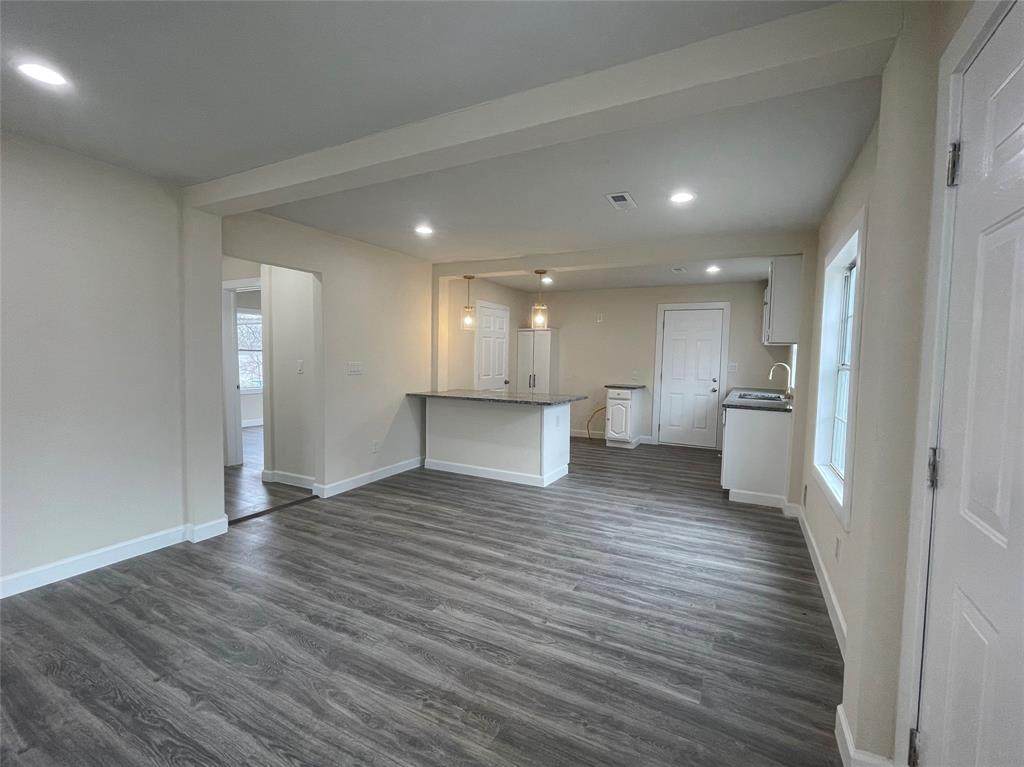 326 Avenue J - Photo 1