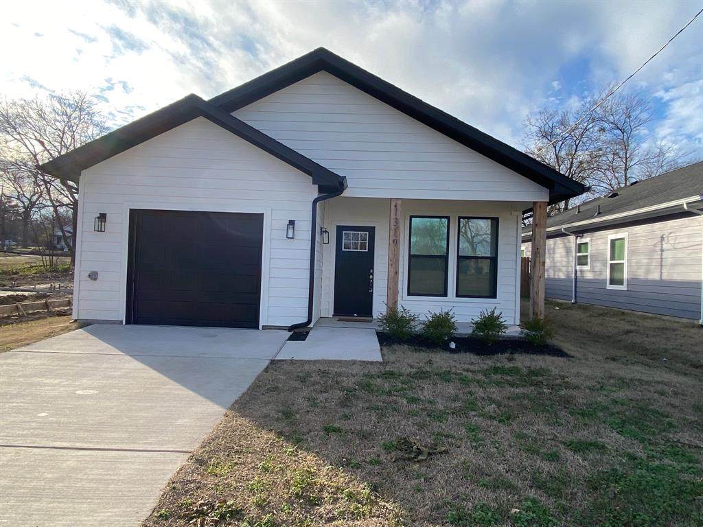 1319 Hemphill Street - Photo 1