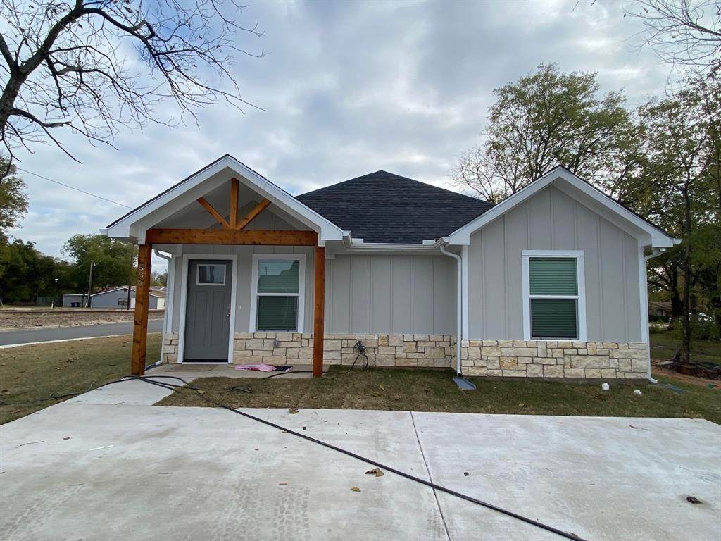 536 Carter Street - Photo 1