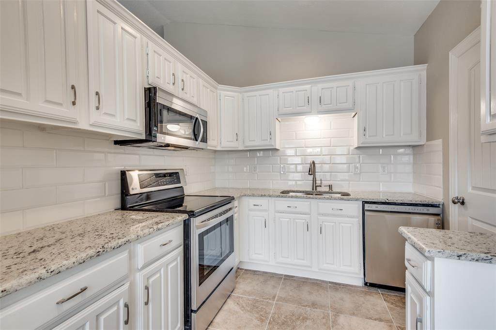 32 Brewster Court - Photo 1
