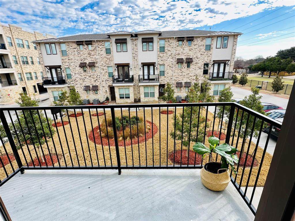 714 Plano Road - Photo 1