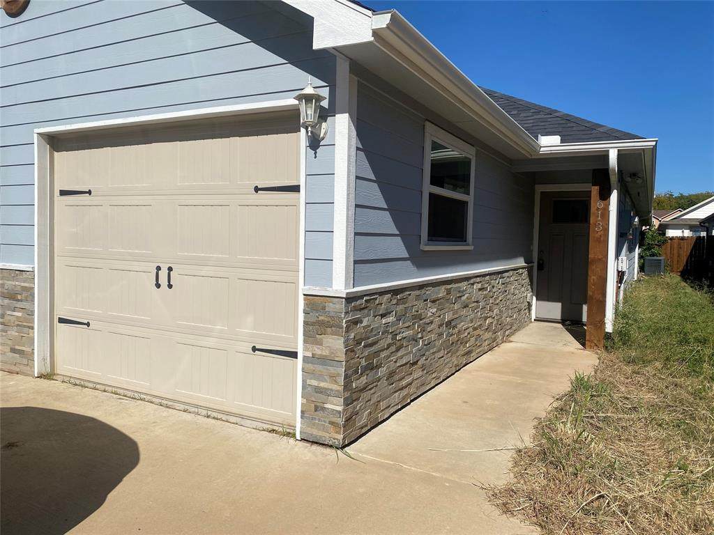 613 Carter Street - Photo 1