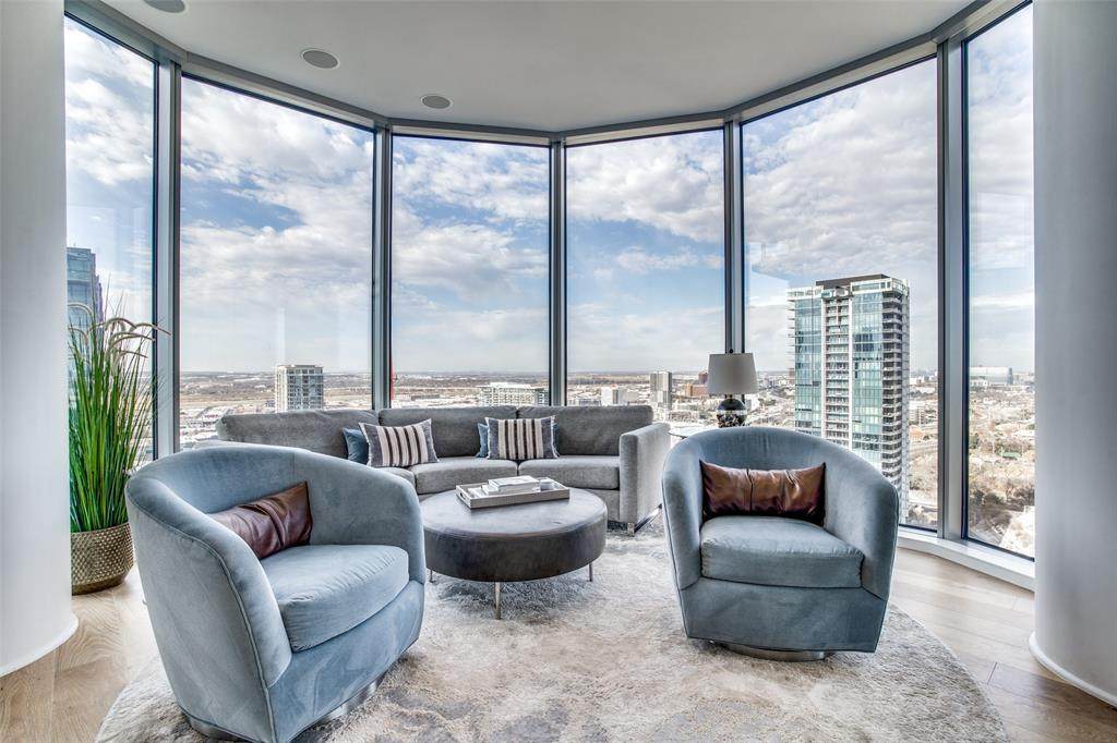 2900 Mckinnon Street - Photo 1