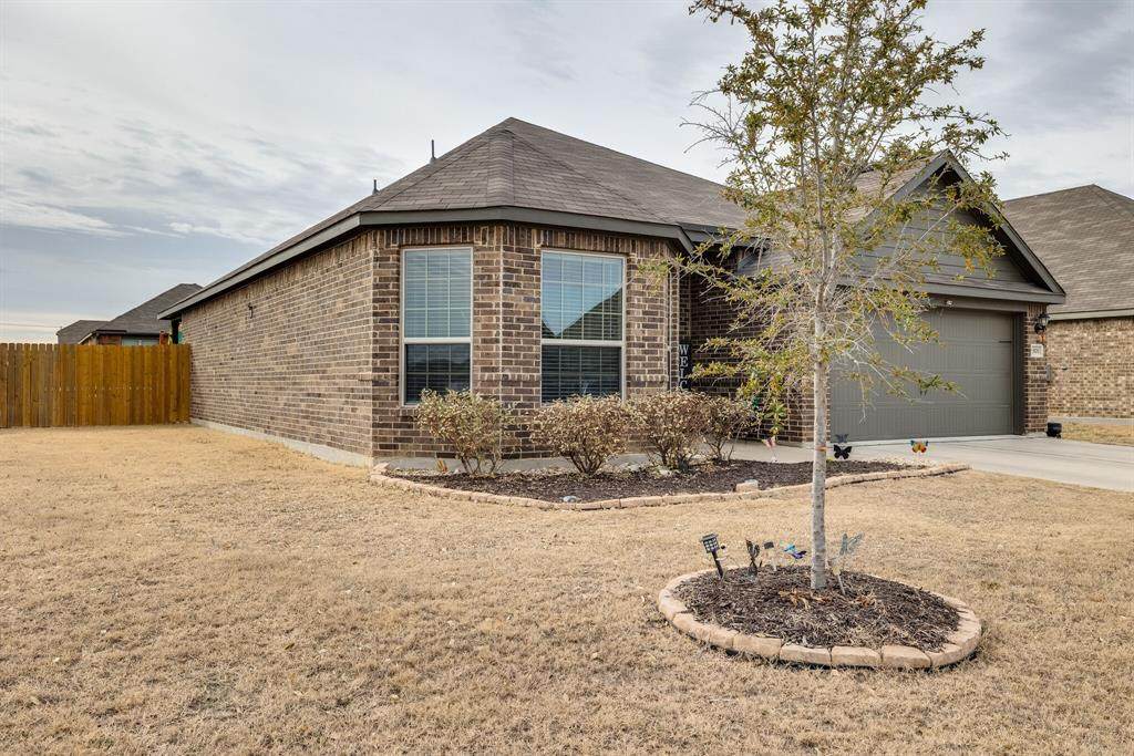 1501 Mackinac Drive - Photo 1